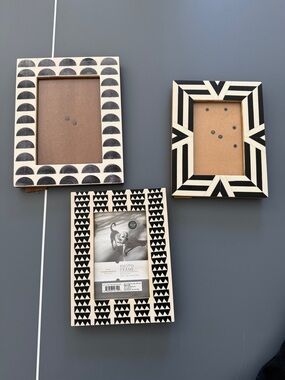 Black and white Geometric Photo Frame - Unbranded